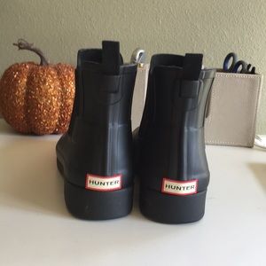 Black short matte hunter boots